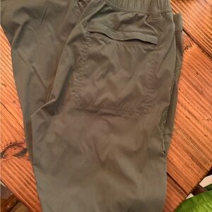 Women’s Petite REI Olive Hiking / Camping Pants 🌲 NWOT